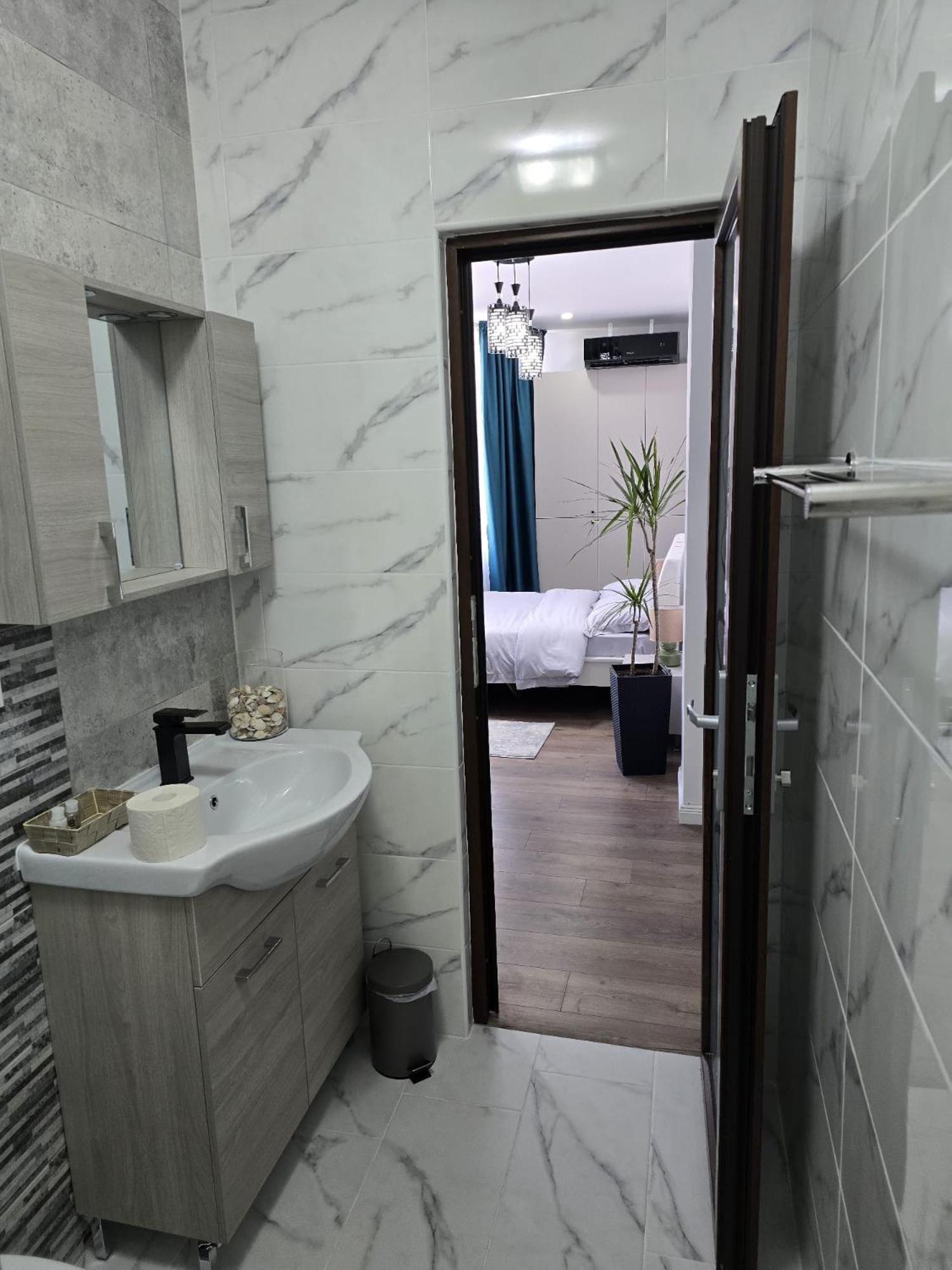 Uve Residence & Spa เปียตราเนียมซ์ ภายนอก รูปภาพ