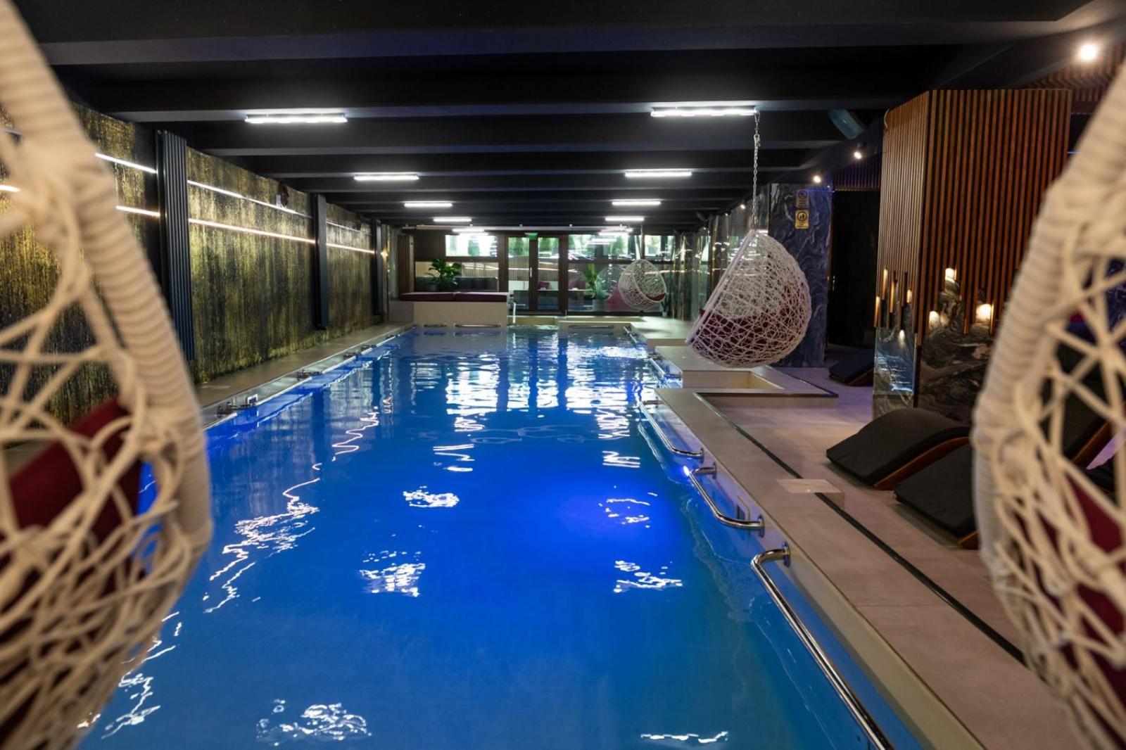 Uve Residence & Spa เปียตราเนียมซ์ ภายนอก รูปภาพ