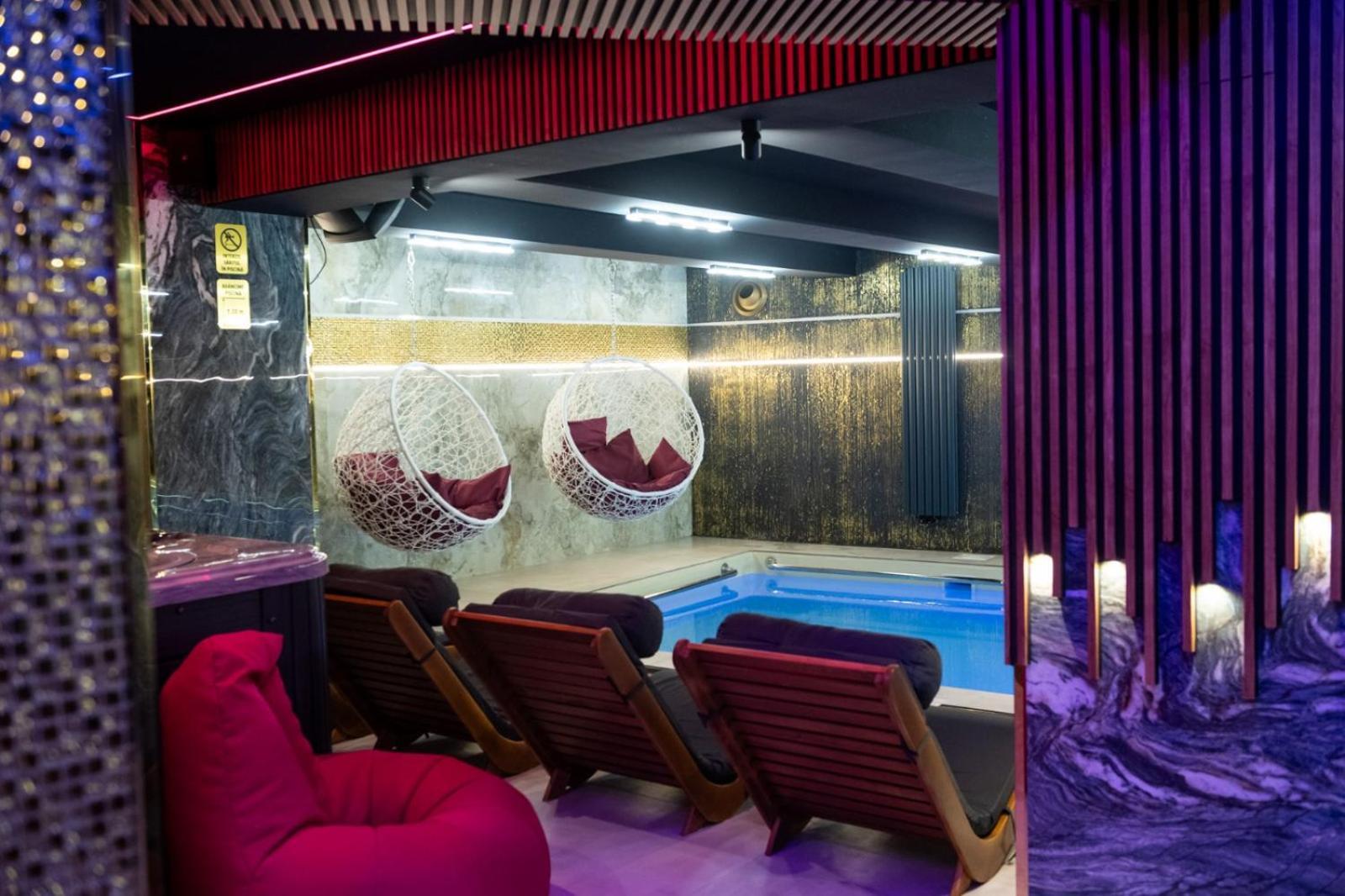 Uve Residence & Spa เปียตราเนียมซ์ ภายนอก รูปภาพ